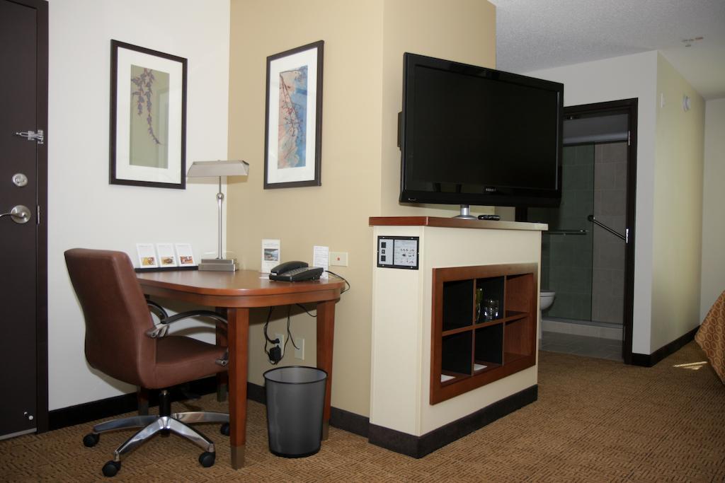 Hyatt Place Fort Myers At The Forum Room photo